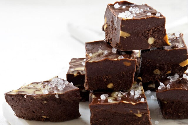 ÇİKOLATANIN FISTIK VE BAL İLE BULUŞMASI: FUDGE BROWNIE