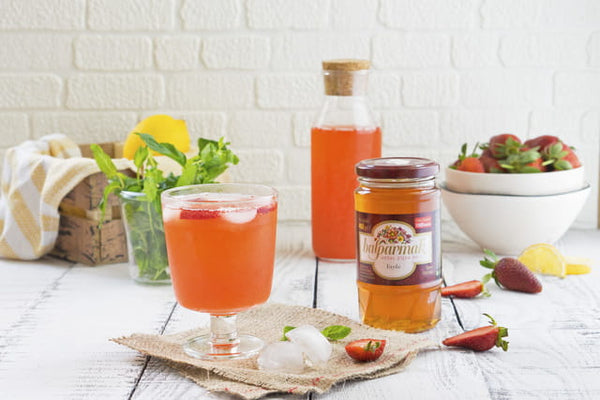 A RECIPE TO BRIGHTEN YOUR IFTAR TABLES: HONEY-STRAWBERRY LEMONADE
