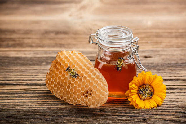 What is the difference between strained honey and honeycomb honey?